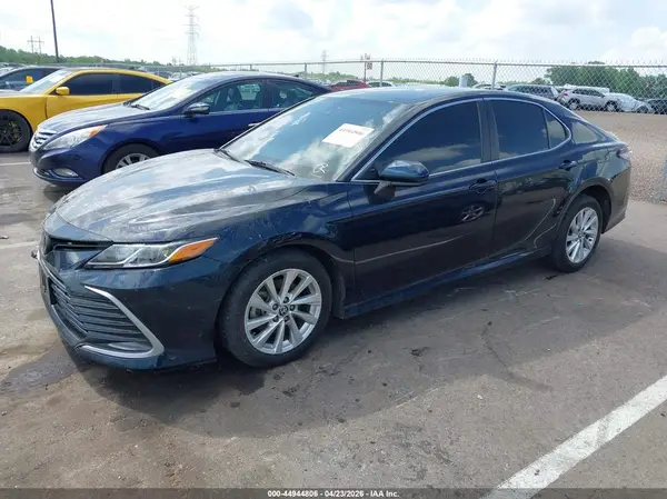 4T1C11AK7MU439576 2021 TOYOTA CAMRY - Image 2