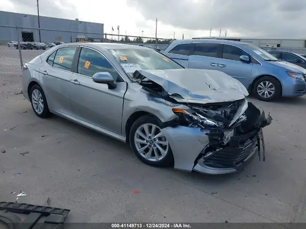 4T1C11AK7MU443109 2021 TOYOTA CAMRY - Image 1