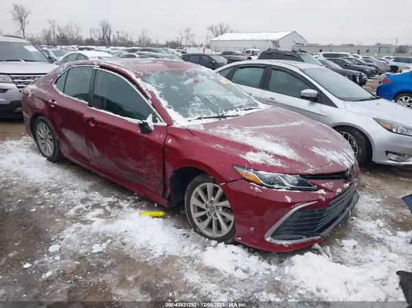 4T1C11AK7MU448682 2021 TOYOTA CAMRY - Image 1