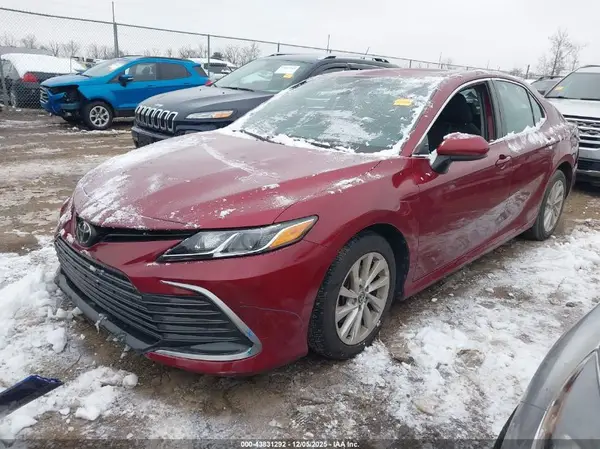 4T1C11AK7MU448682 2021 TOYOTA CAMRY - Image 2