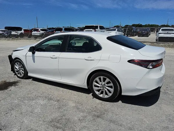 4T1C11AK7MU453235 2021 TOYOTA CAMRY - Image 2