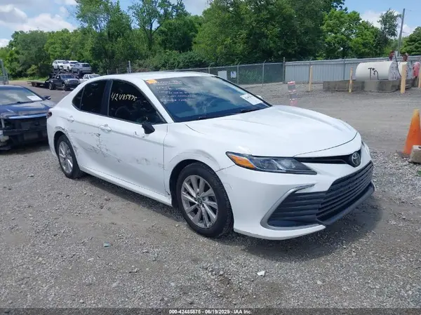 4T1C11AK7MU458144 2021 TOYOTA CAMRY - Image 1