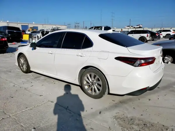4T1C11AK7MU461593 2021 TOYOTA CAMRY - Image 2