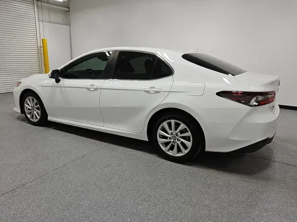 4T1C11AK7MU468527 2021 TOYOTA CAMRY - Image 2