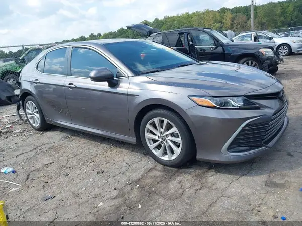 4T1C11AK7MU470049 2021 TOYOTA CAMRY - Image 1