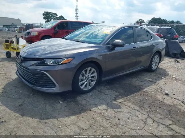 4T1C11AK7MU470049 2021 TOYOTA CAMRY - Image 2