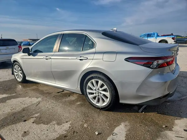 4T1C11AK7MU470746 2021 TOYOTA CAMRY - Image 2