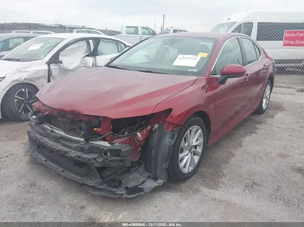 4T1C11AK7MU475283 2021 TOYOTA CAMRY - Image 2