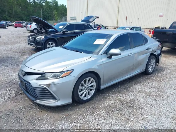 4T1C11AK7MU478989 2021 TOYOTA CAMRY - Image 2