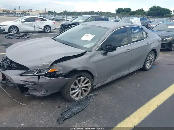 4T1C11AK7MU480046 2021 TOYOTA CAMRY - Image 2