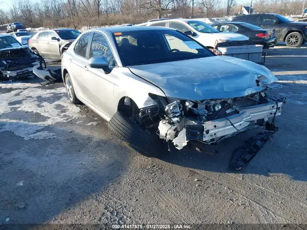 4T1C11AK7MU480807 2021 TOYOTA CAMRY - Image 1