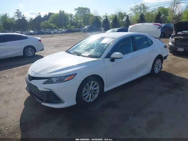 4T1C11AK7MU484548 2021 TOYOTA CAMRY - Image 2