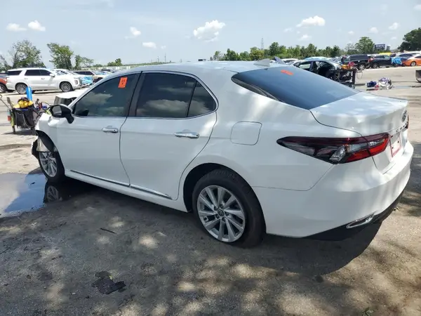 4T1C11AK7MU488390 2021 TOYOTA CAMRY - Image 2