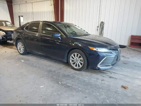 4T1C11AK7MU520206 2021 TOYOTA CAMRY - Image 1