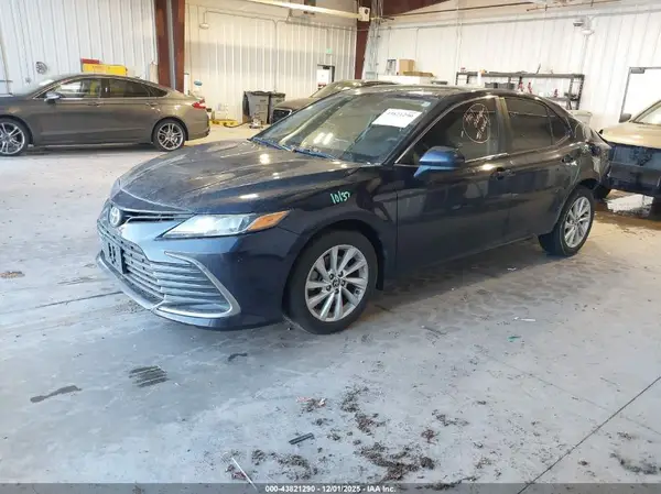 4T1C11AK7MU520206 2021 TOYOTA CAMRY - Image 2