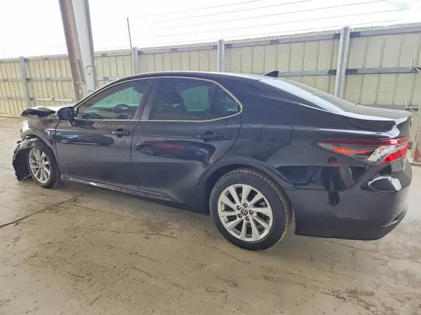4T1C11AK7MU526104 2021 TOYOTA CAMRY - Image 2