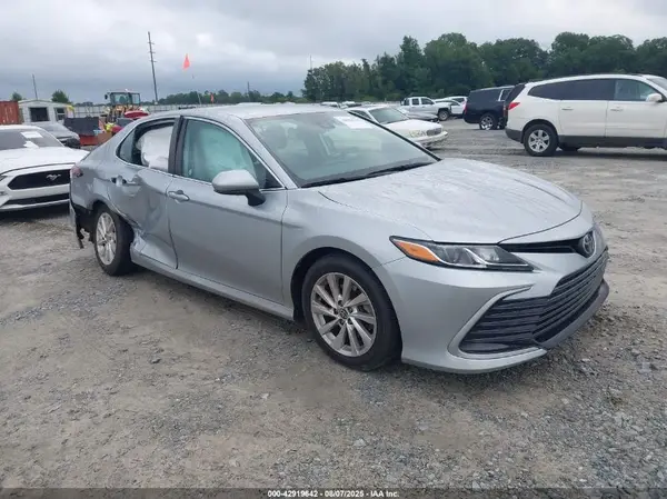 4T1C11AK7MU555263 2021 TOYOTA CAMRY - Image 1