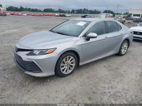 4T1C11AK7MU555263 2021 TOYOTA CAMRY - Image 2