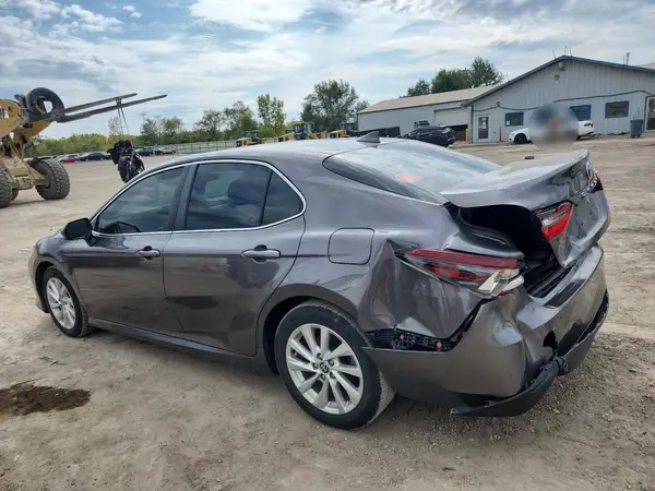 4T1C11AK7MU556378 2021 TOYOTA CAMRY - Image 2