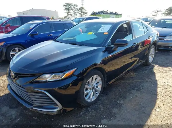 4T1C11AK7MU556669 2021 TOYOTA CAMRY - Image 2