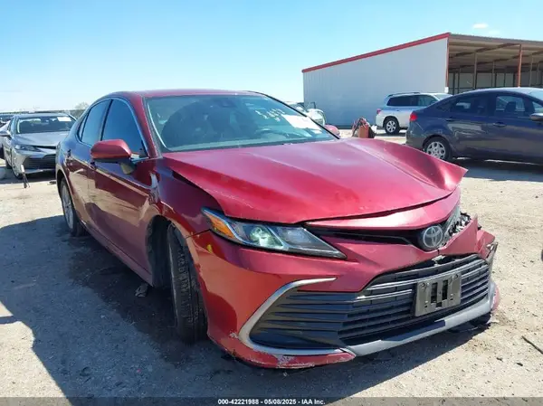 4T1C11AK7MU557255 2021 TOYOTA CAMRY - Image 1