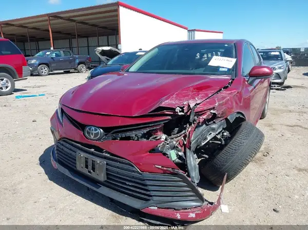 4T1C11AK7MU557255 2021 TOYOTA CAMRY - Image 2