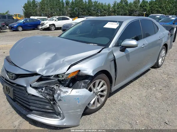 4T1C11AK7MU558096 2021 TOYOTA CAMRY - Image 2