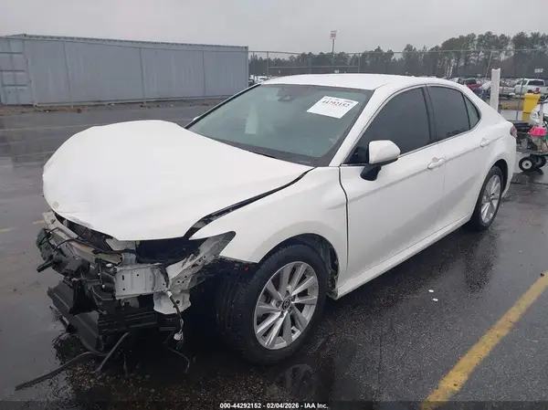 4T1C11AK7MU560253 2021 TOYOTA CAMRY - Image 2