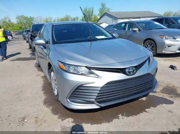 4T1C11AK7MU561368 2021 TOYOTA CAMRY - Image 1