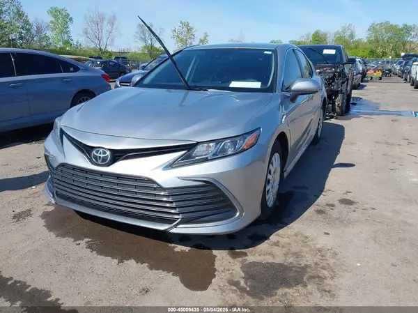 4T1C11AK7MU561368 2021 TOYOTA CAMRY - Image 2