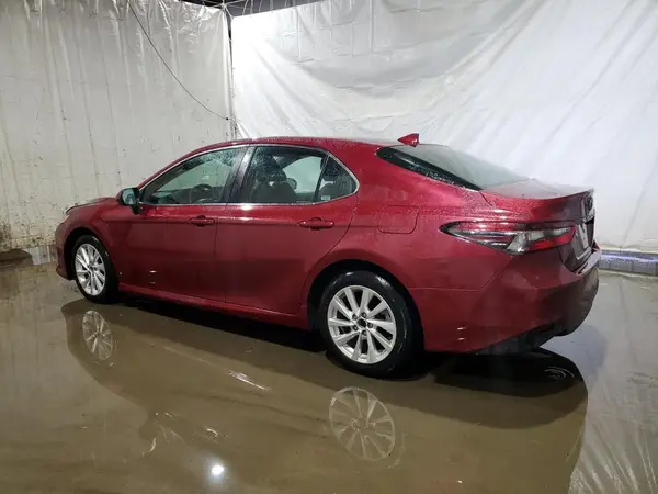 4T1C11AK7MU562049 2021 TOYOTA CAMRY - Image 2