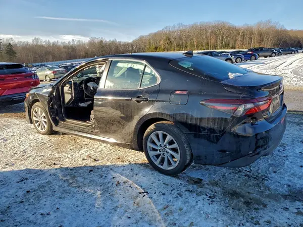 4T1C11AK7MU562150 2021 TOYOTA CAMRY - Image 2