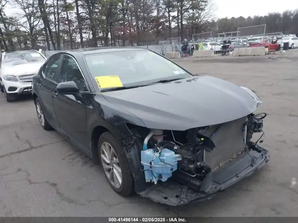 4T1C11AK7MU571043 2021 TOYOTA CAMRY - Image 1