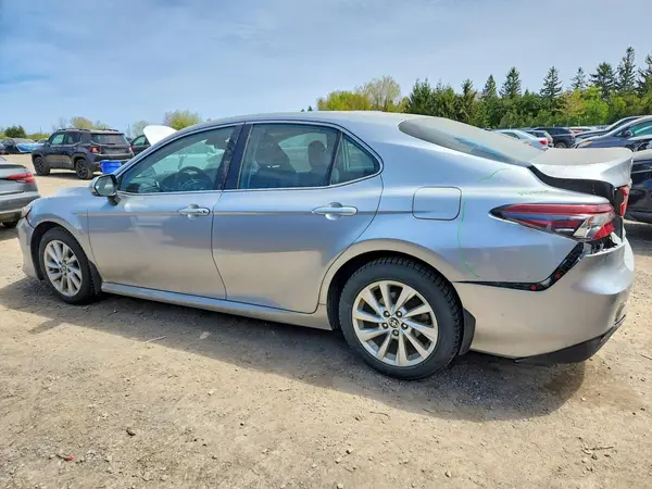 4T1C11AK7MU571334 2021 TOYOTA CAMRY - Image 2