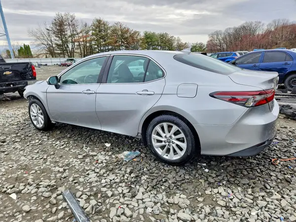 4T1C11AK7MU576078 2021 TOYOTA CAMRY - Image 2