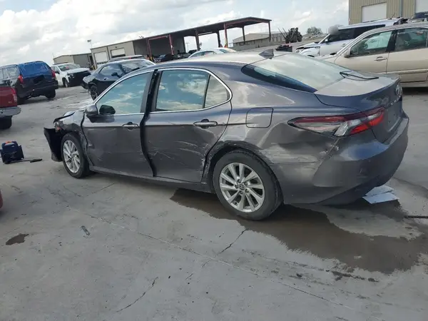4T1C11AK7MU576176 2021 TOYOTA CAMRY - Image 2