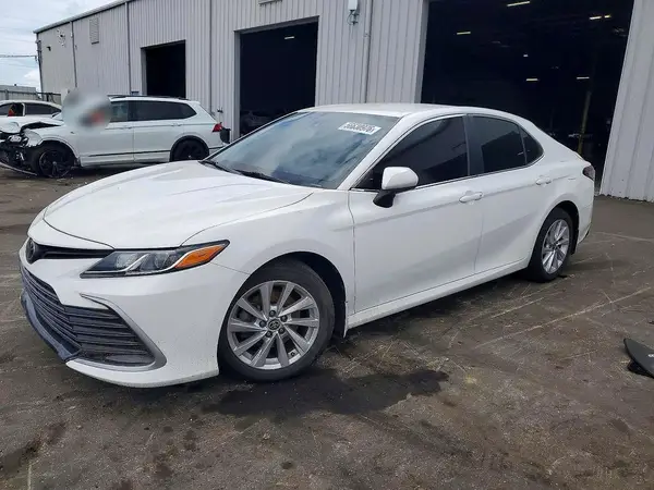 4T1C11AK7MU582379 2021 TOYOTA CAMRY - Image 1