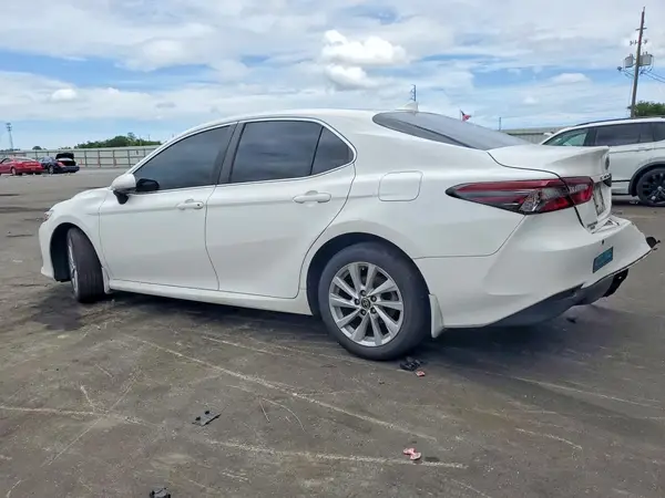 4T1C11AK7MU582379 2021 TOYOTA CAMRY - Image 2