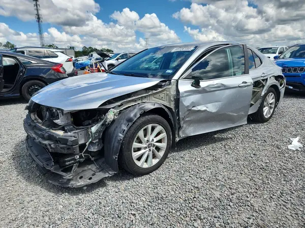 4T1C11AK7MU587078 2021 TOYOTA CAMRY - Image 1