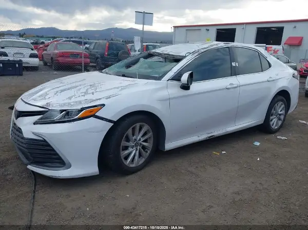 4T1C11AK7MU594404 2021 TOYOTA CAMRY - Image 2
