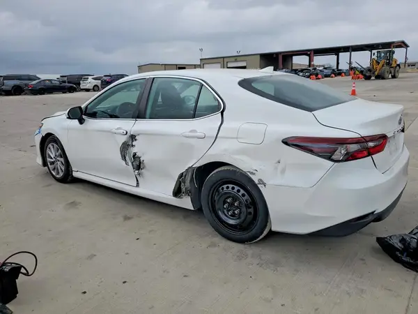 4T1C11AK7MU600735 2021 TOYOTA CAMRY - Image 2