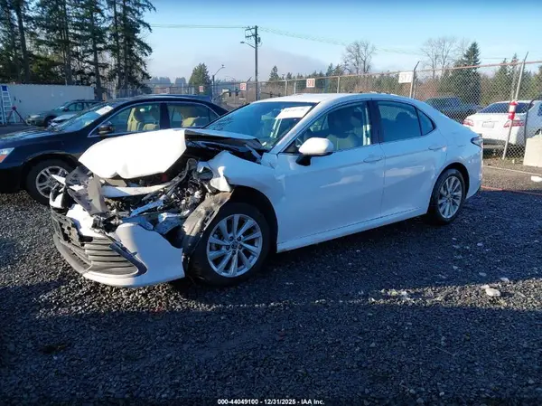4T1C11AK7MU602517 2021 TOYOTA CAMRY - Image 2
