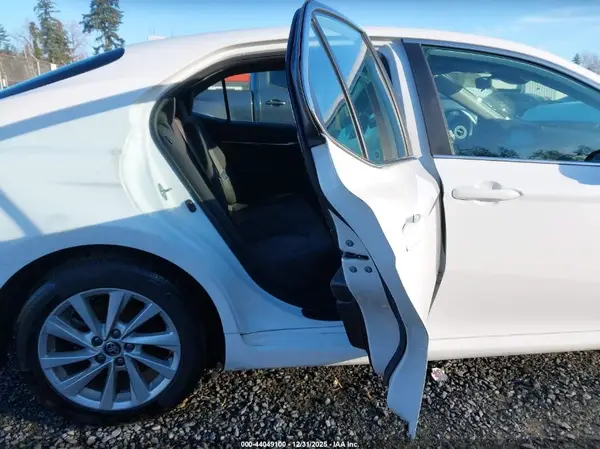 4T1C11AK7MU602517 2021 TOYOTA CAMRY - Image 8