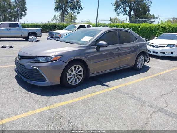 4T1C11AK7MU603960 2021 TOYOTA CAMRY - Image 2