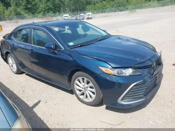 4T1C11AK7MU608866 2021 TOYOTA CAMRY - Image 1