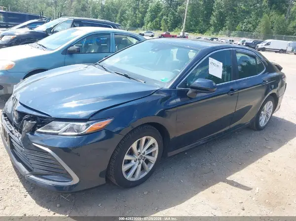 4T1C11AK7MU608866 2021 TOYOTA CAMRY - Image 2