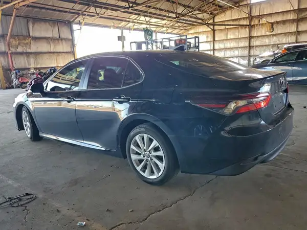 4T1C11AK7MU609368 2021 TOYOTA CAMRY - Image 2
