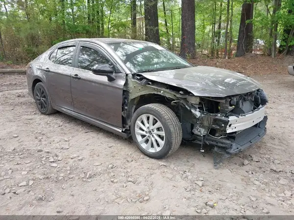 4T1C11AK7MU616529 2021 TOYOTA CAMRY - Image 1