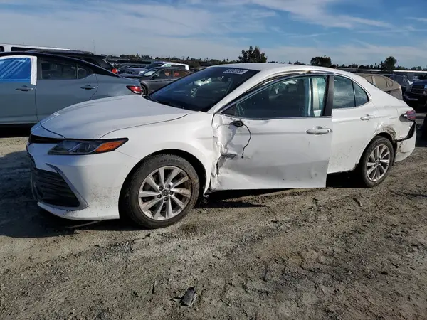 4T1C11AK7NU001240 2022 TOYOTA CAMRY - Image 1
