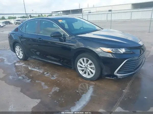 4T1C11AK7NU004087 2022 TOYOTA CAMRY - Image 1